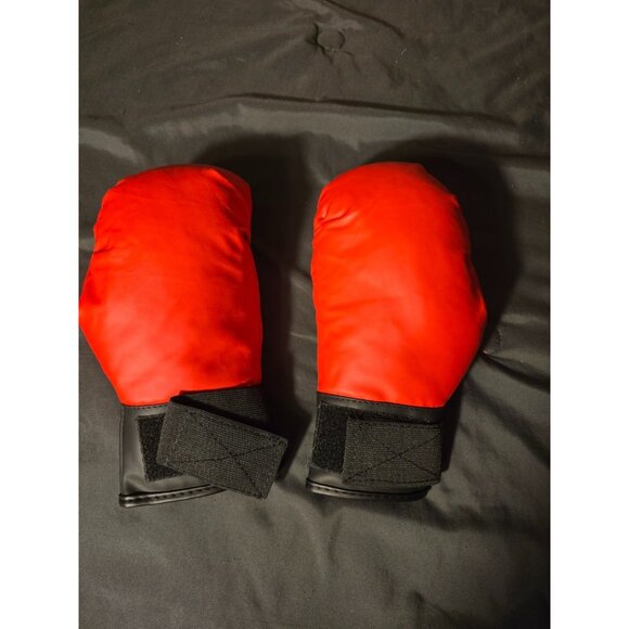 Boxing Gloves Beginner Red Blac New Spare Punching Bag New - Picture 1 of 2